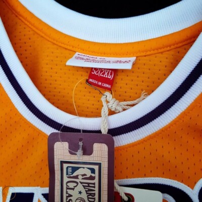 Mitchell & Ness Los Angeles Lakers 1984-85 Magic Johnson Authentic