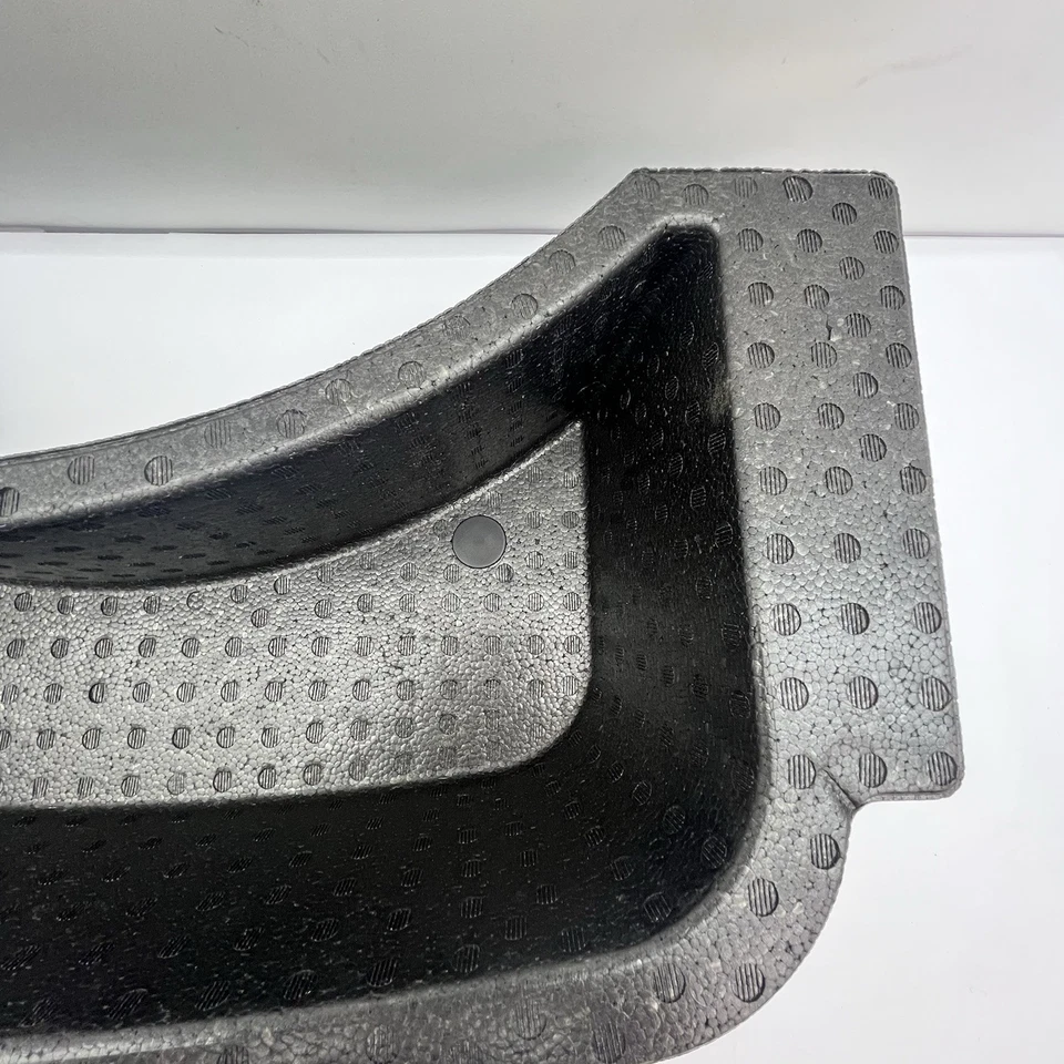 Cadillac XTS 2013-2019 carrocería trasera piso interior moldura caja de almacenamiento 23113667 OEM Foto 4 de 4