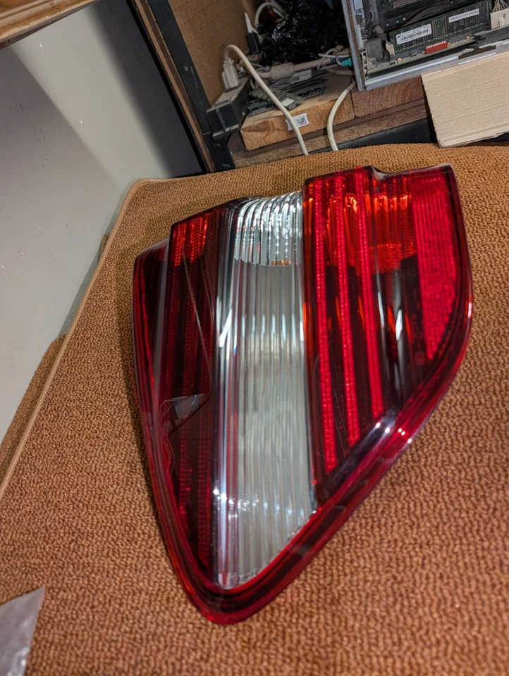 GENUINE MERCEDES 1649060700 Taillight Mercedes-Benz ML350 ML63 AMG ML550 ML450 - Image 4 of 4
