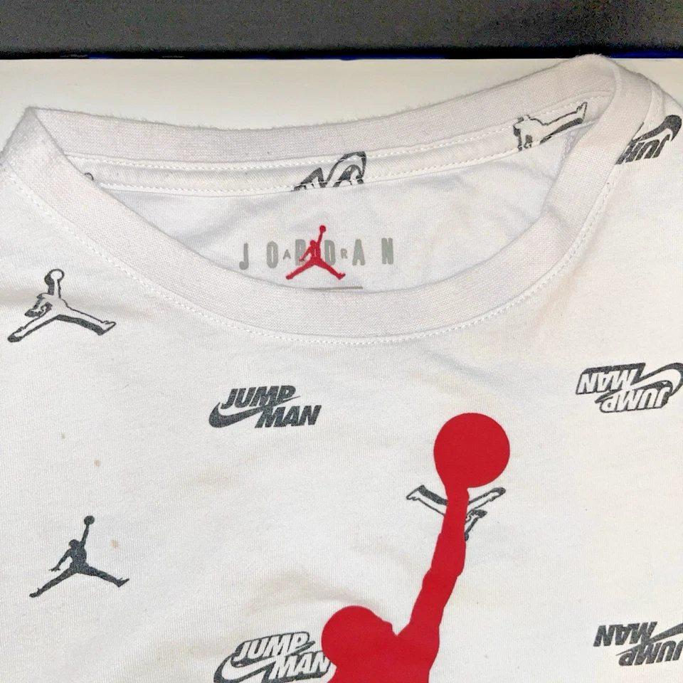 Jordan Boys set Basketball shorts with a T-shirt Red,white and black size small - Image 3 of 4