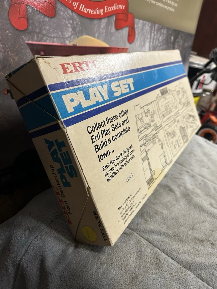 Vintage ERTL 1/64 Ford Dealership Building Set - Image 4 of 4