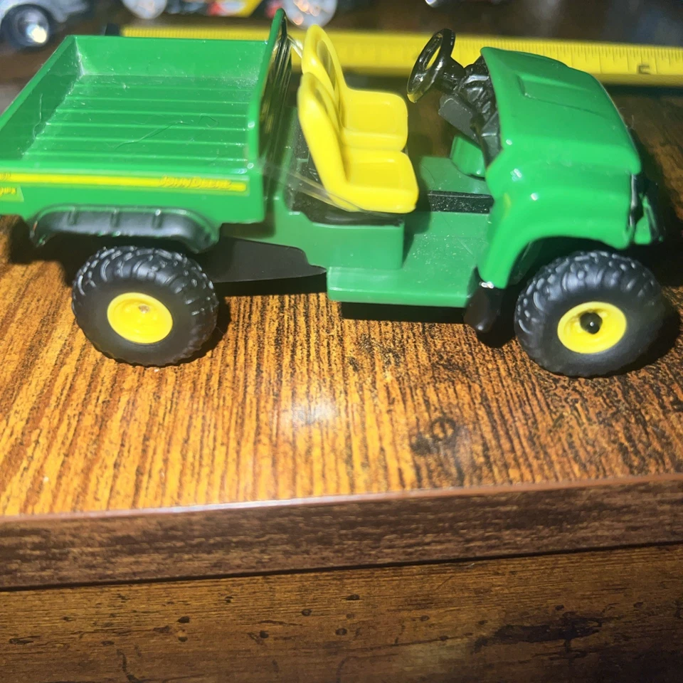 John Deere Side by Side UTV Gator Farm Vehicle Trailer Dump Bed 1:32 - Image 2 of 4