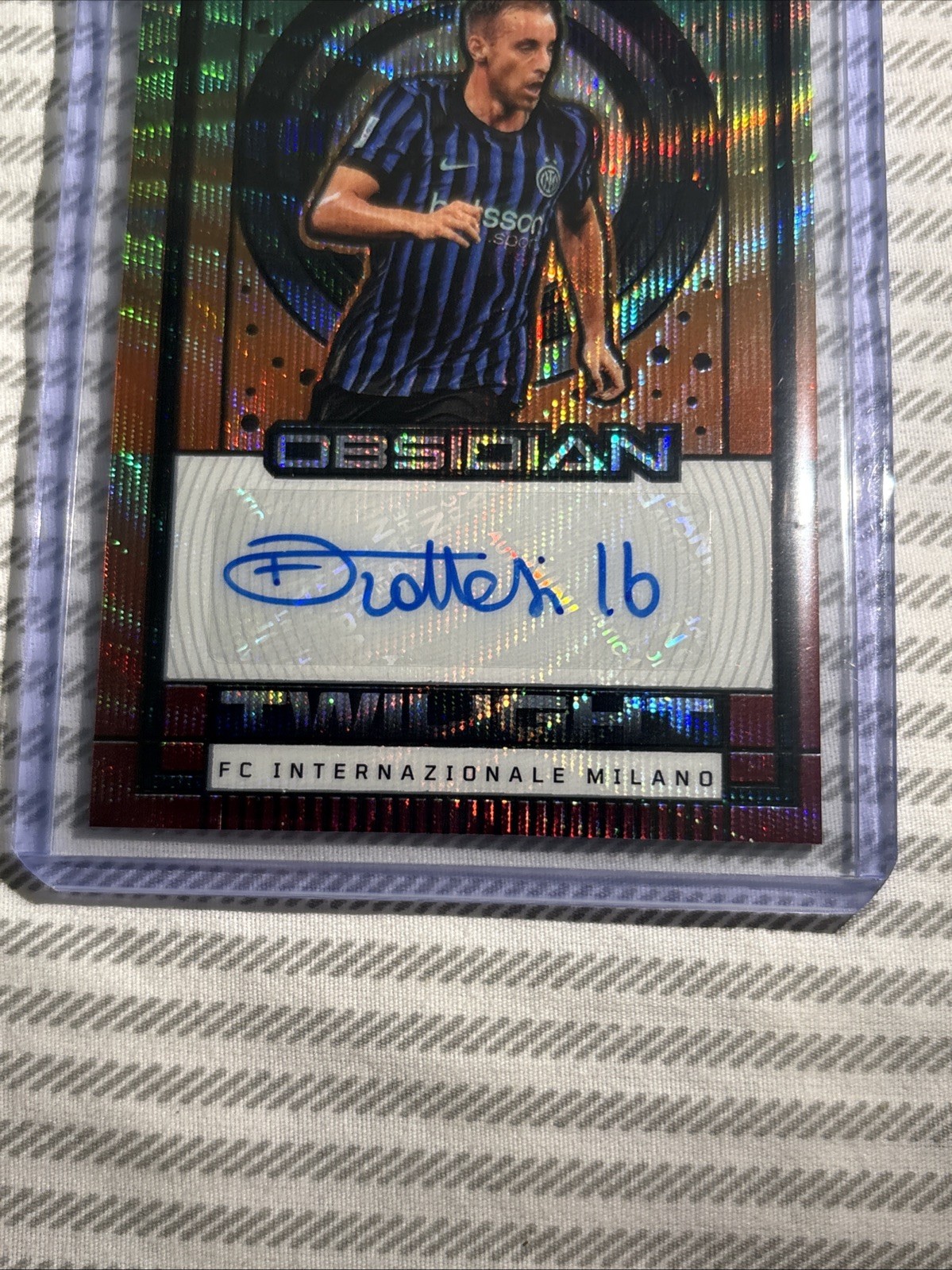 25-26 Panini Obsidian Soccer Davide Frattesi- Inter Milan Twilight Signatures /5 view 5