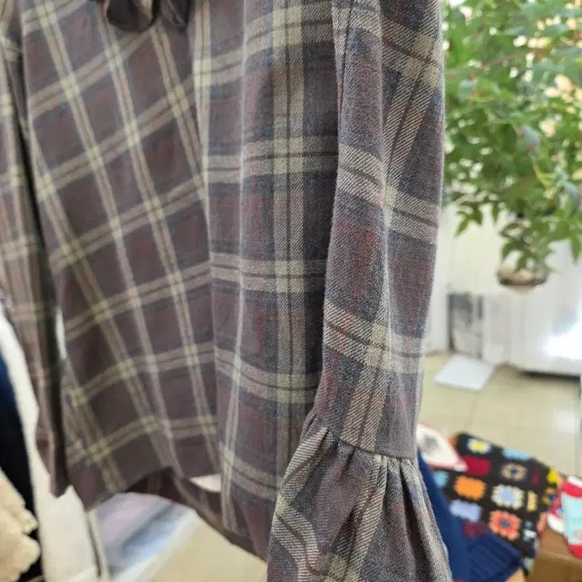 Checked Ruffle Blouse Brown Pattern - image 2