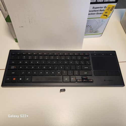 Clavier éclairé sans fil Logitech K830 avec récepteur USB