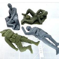 World War 2 German American Injured Wounded Toy Soldier Set Military Resin 1/32