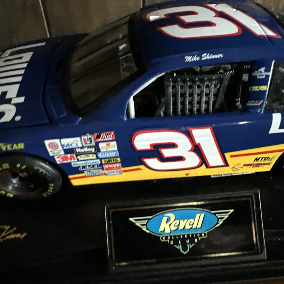 Action Elite Mike Skinner #31 Lowe’s Monte Carlo 1:24 Elite Diecast NASCAR 1997 - Image 4 of 4