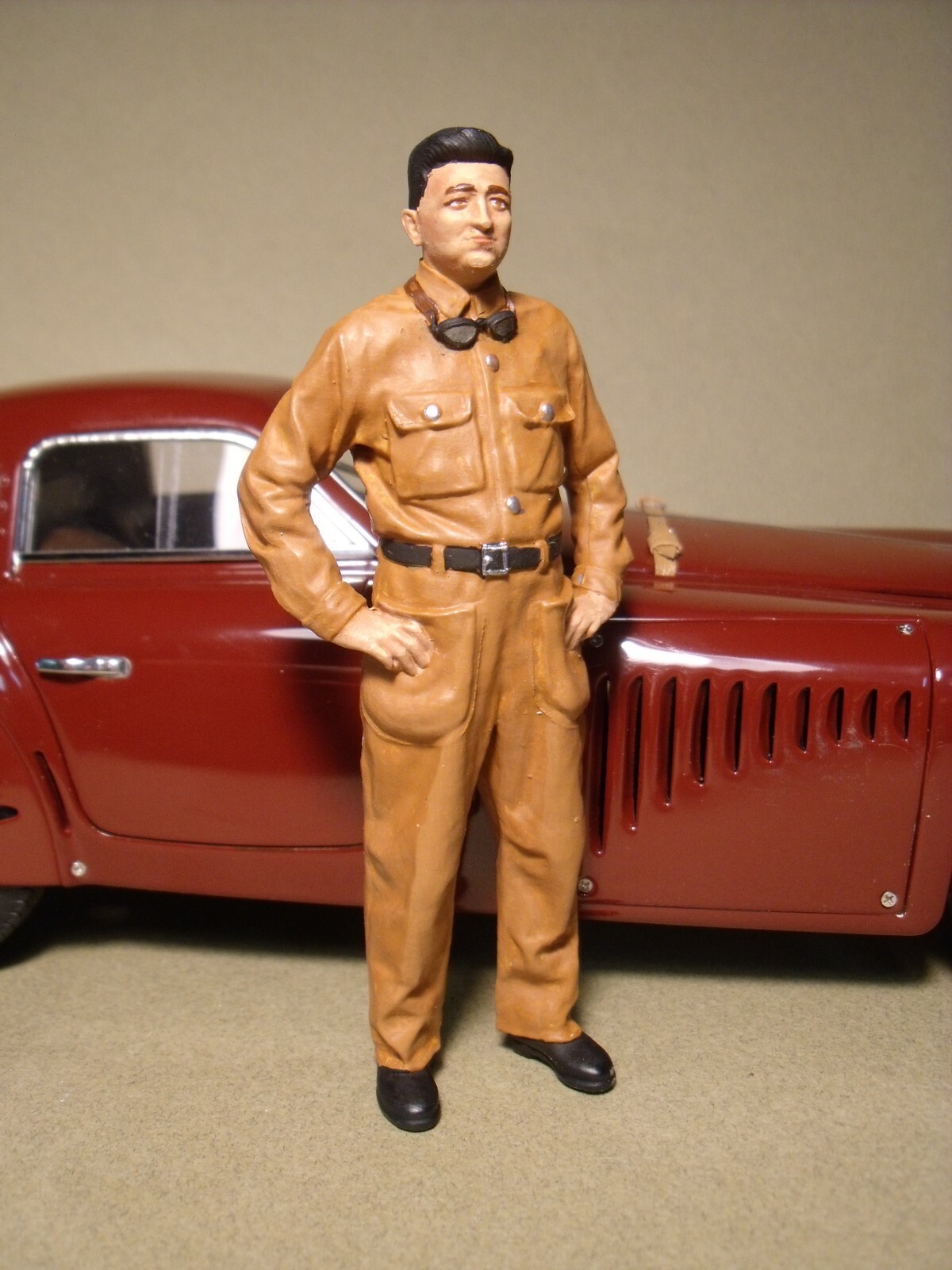 Figurine Enzo Ferrari Racing 1938 Vroom 1/18 miniature brute