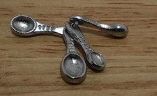 Dollhouse Mini Metal Measuring Spoon Set International Miniatures  1:12 scale