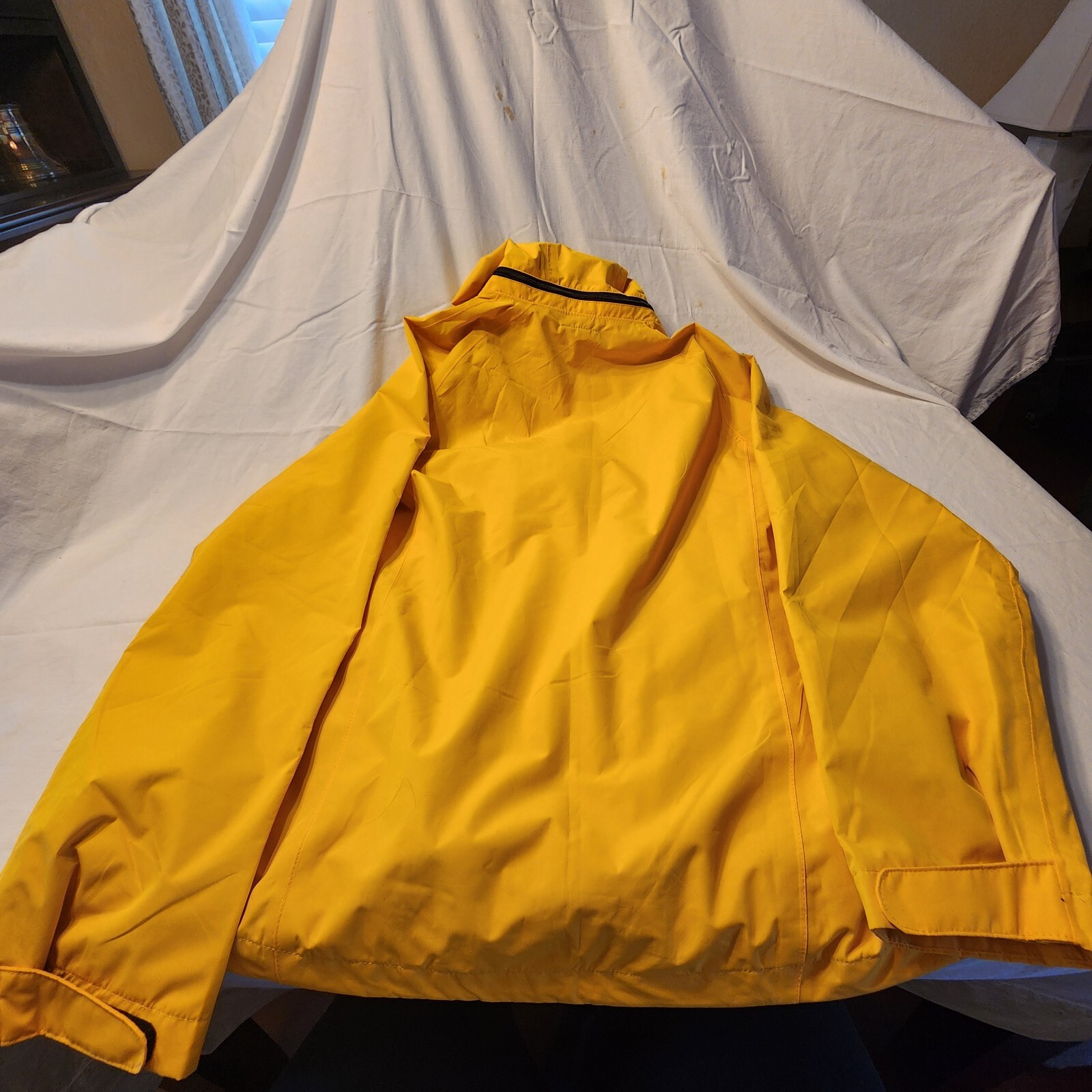 LVFT Jacket With Removeable Hood And Zippered Pockets XL image 4