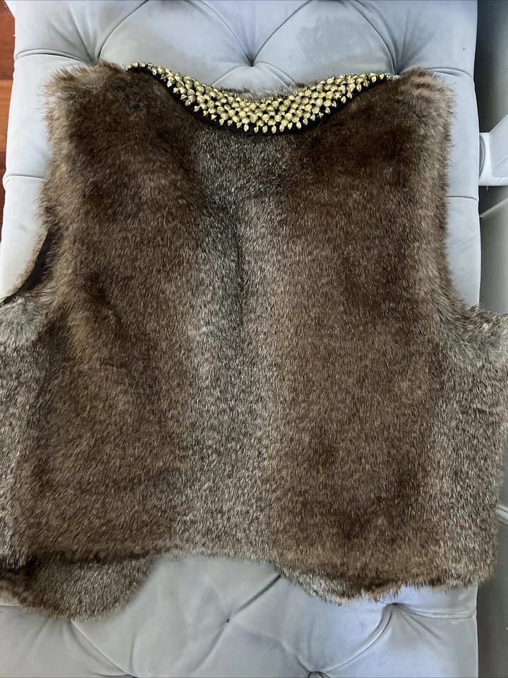 Chaleco Gianni Bini de piel sintética con cuello dorado - Talla XS ($49) Foto 4 de 4