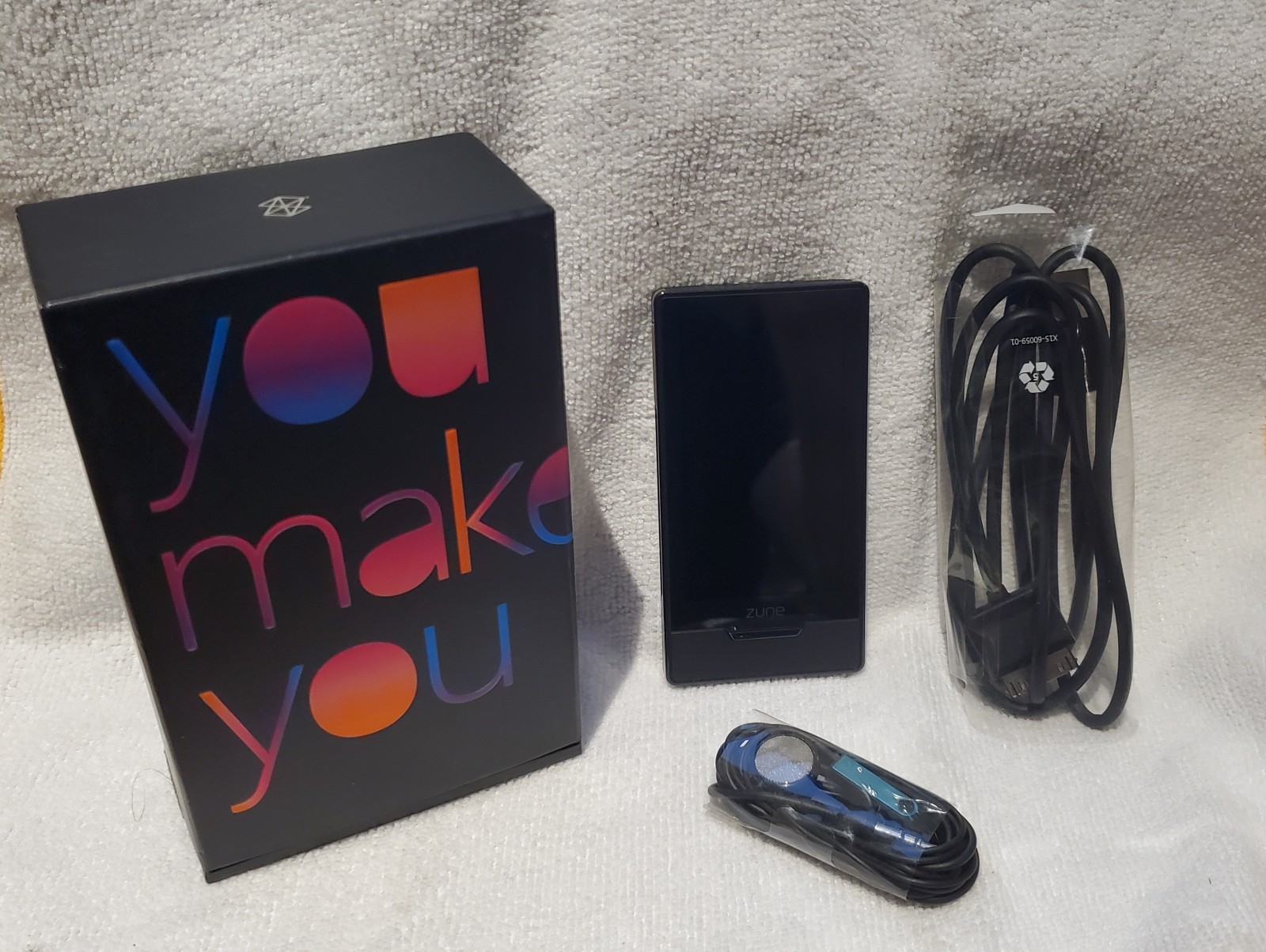 Microsoft Zune HD 16GB - Complete in Box *PRISTINE CONDITION