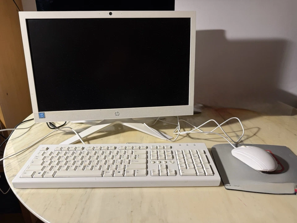 HP All-In-One PC 21 B005nl Pentium Silver RAM 8GB SSD 250 Mouse E Tastiera - Immagine 2 di 4