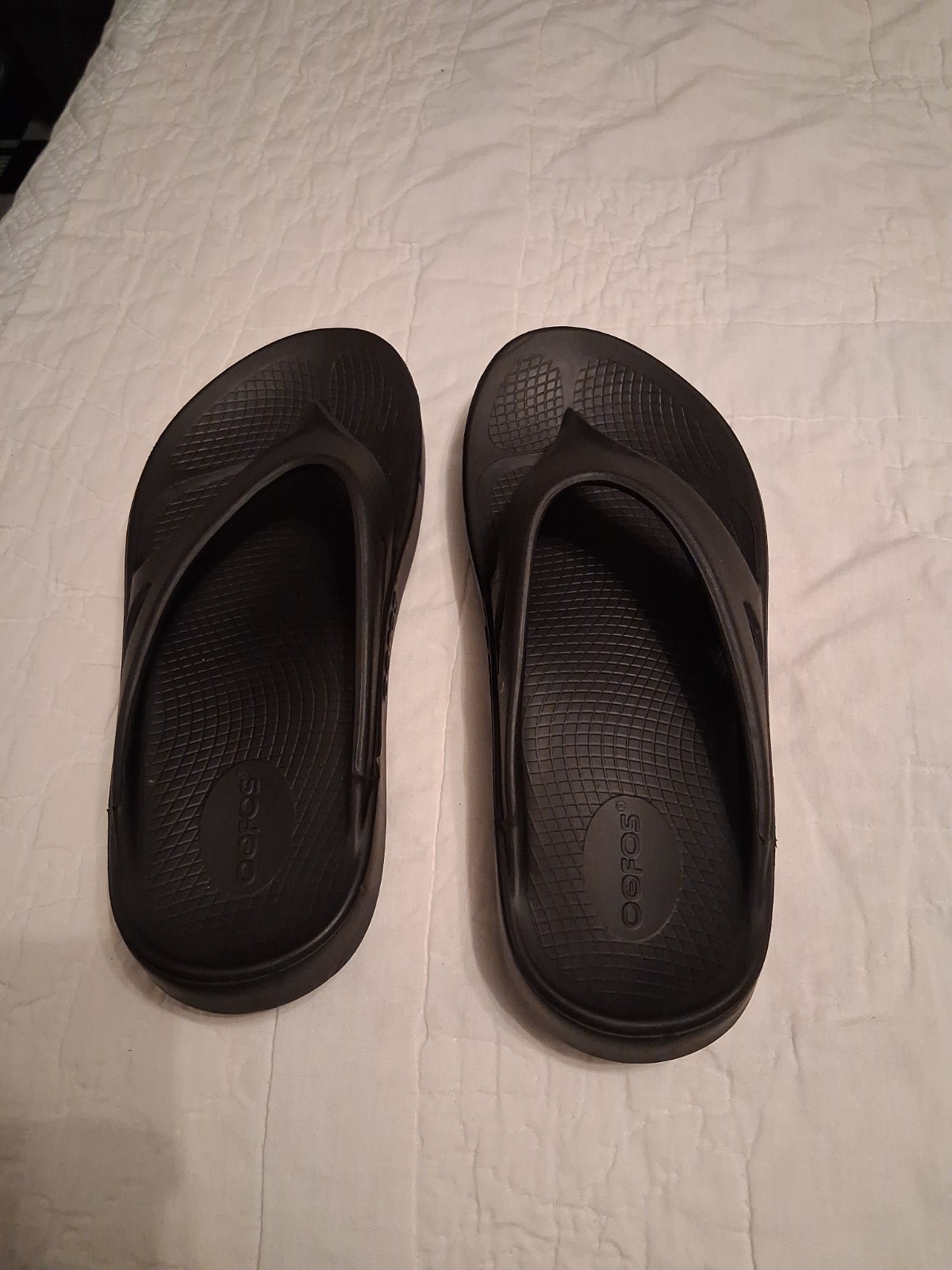 OOFOS Black Solid Foam Thong Sandals Slip On Unisex Adults W US 9, M US 7, EU 40