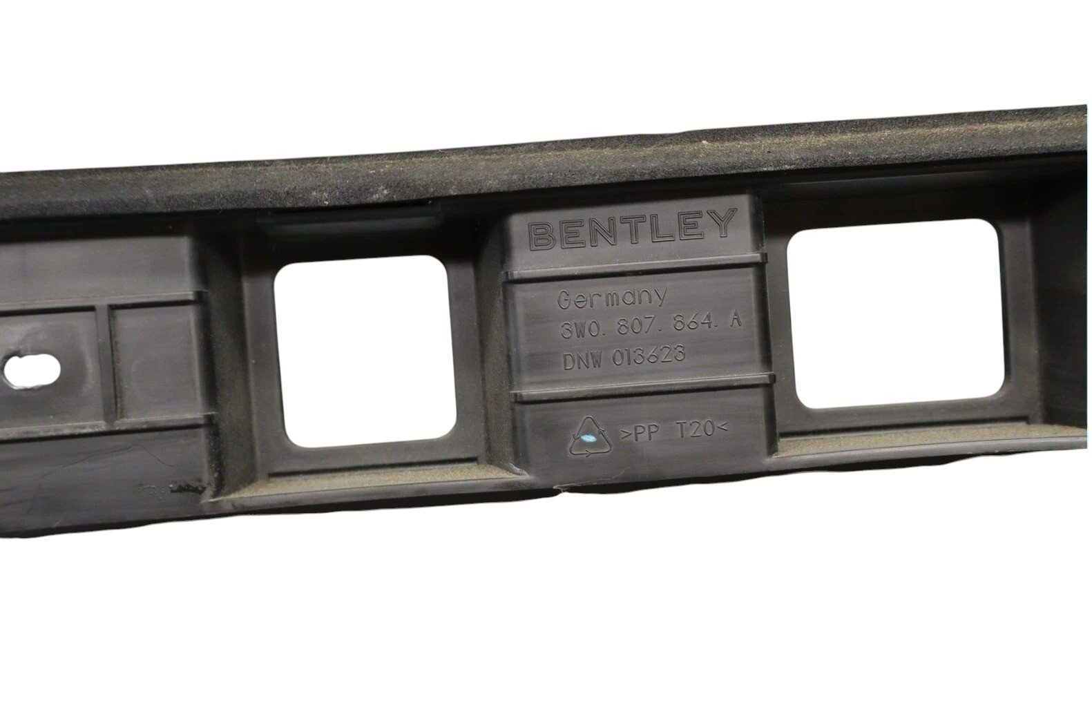 03-11 Bentley Continental GT Rear Center Bumper Support Bracket 3W0807864A Oem