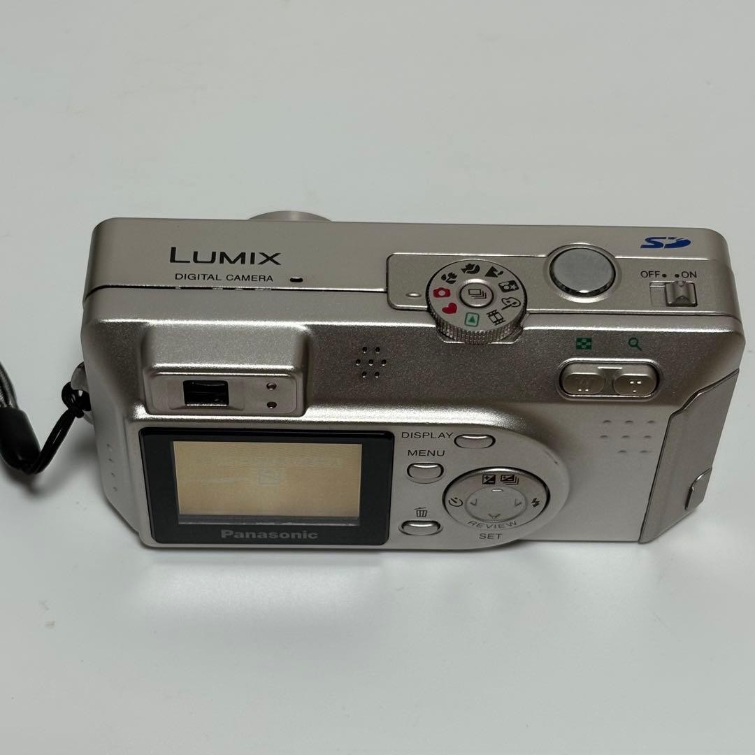 Panasonic LUMIX DMC-F1 Compact Digital Camera Tested Vintage Retro