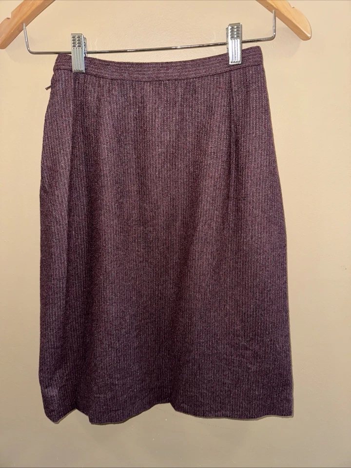 Traje falda mujer 5/6 mezcla lana, borgoña pin raya, retrato vintage Foto 2 de 4