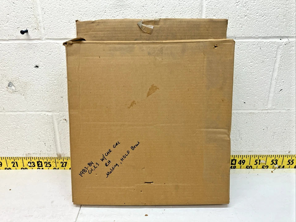 OEM GM RH Faro Bisel Borde 14052294 1983-1984 Chevy/GMC G1/2/3 Furgonetas (SVM165) Foto 2 de 4