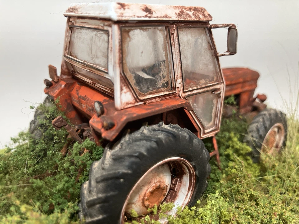 Weathered Barn Find 1978 Someca 1300 DT Super Tractor Universal Hobbies 1/43 - Image 4 of 4