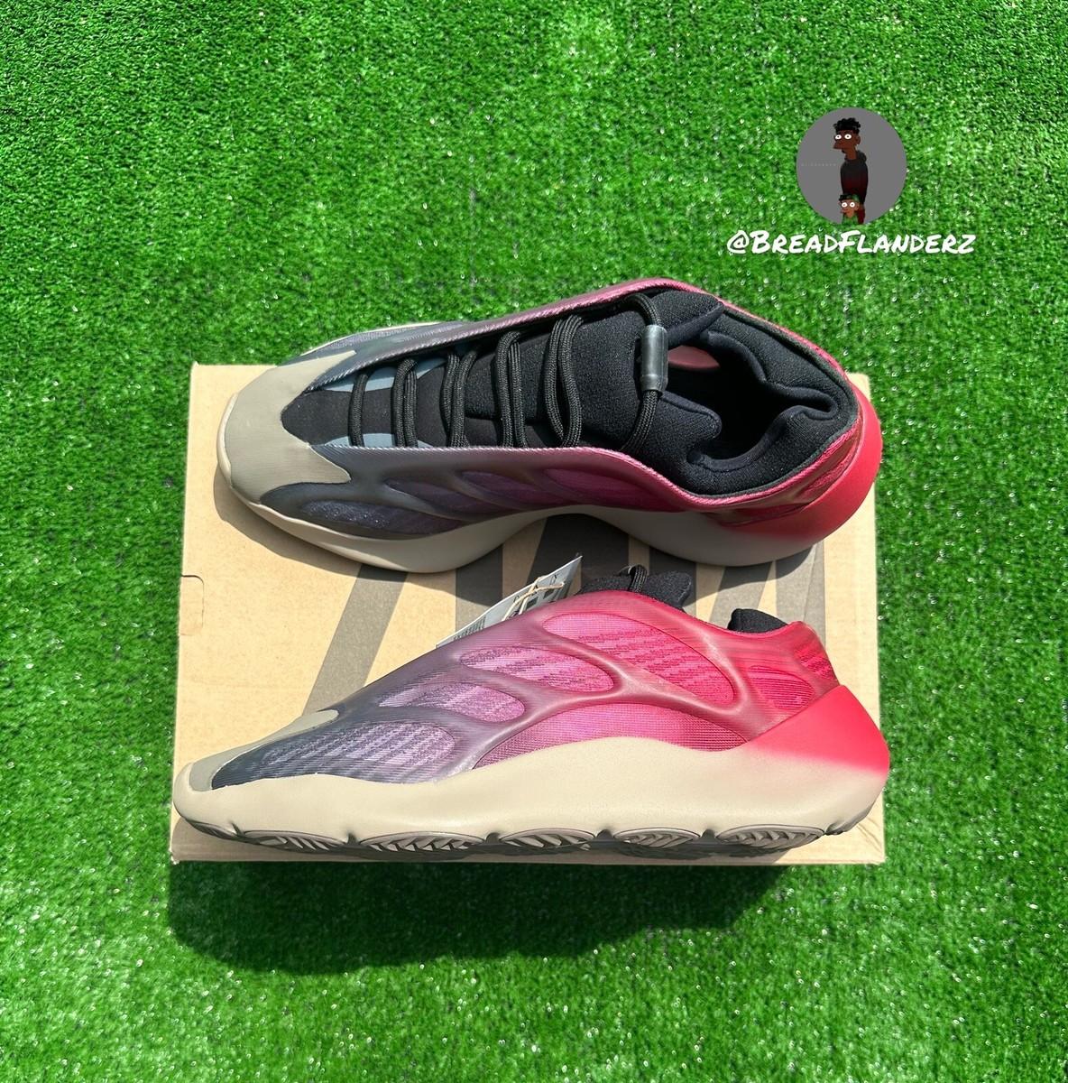 Grey Yeezy 700 V2 Pink Adidas YZY Yeezy 700 V3 Fade Carbon Size