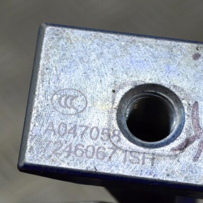 BMW 3 G20 330e xDrive Front Left Door Lower Hinge A047058 7246067