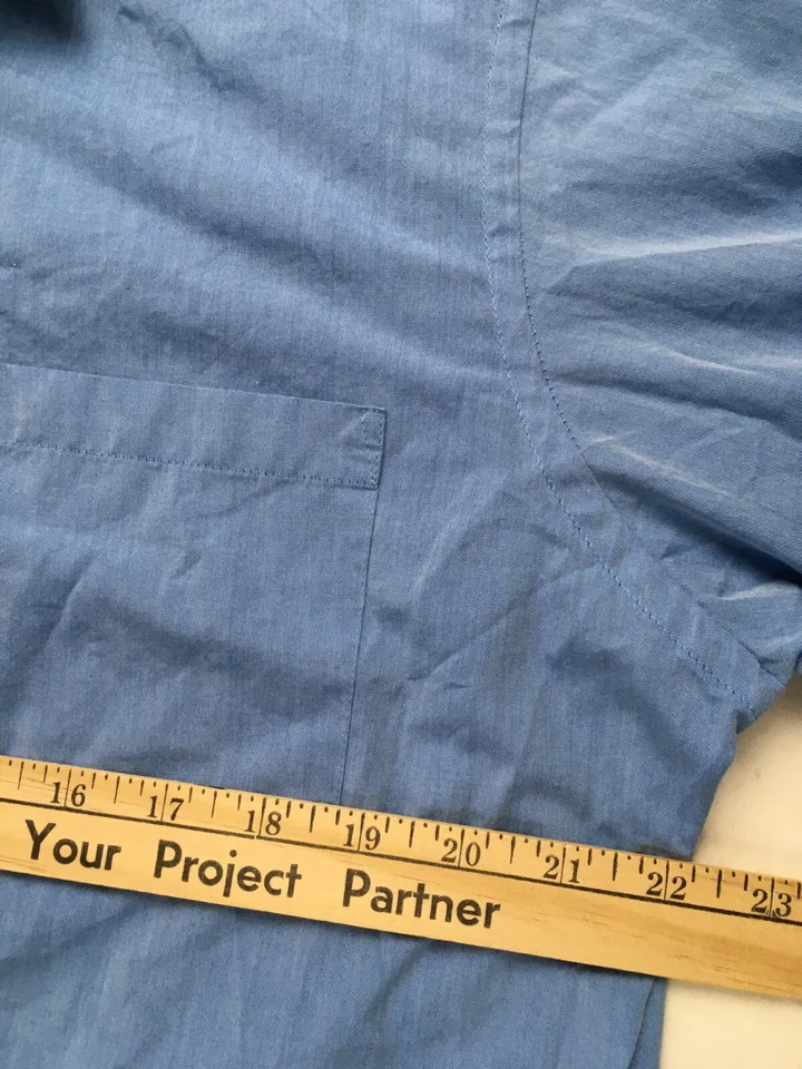 Van Heusen Shirt Men's Size 16.5 32-33 Blue with Pocket Button Up Chambray - Image 4 of 4