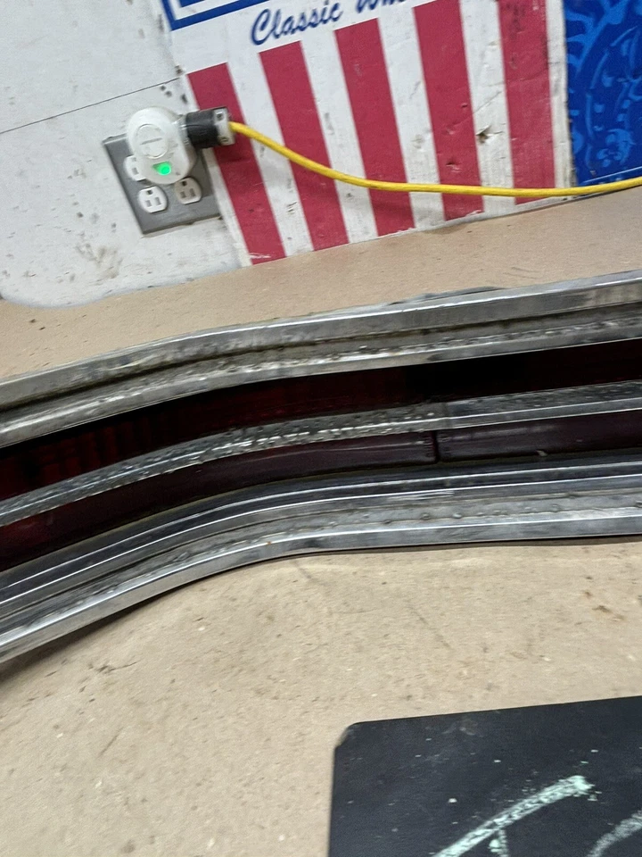 Usado 65 1965 Buick Skylark Gs lanterna traseira 5956561 formato áspero esquerdo fabricante de equipamento original - Imagem 3 de 4