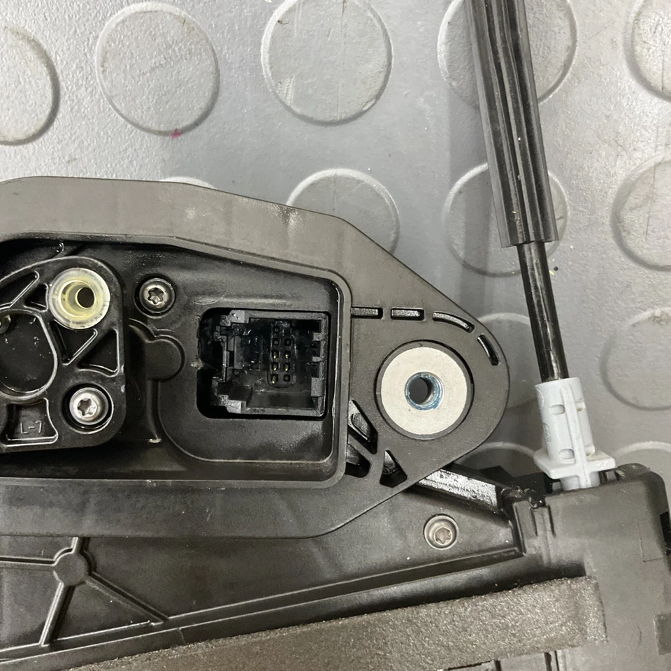 2016-2019 CHEVROLET CRUZE REAR LEFT SIDE DOOR LATCH LOCK ACTUATOR OEM - Image 3 of 4