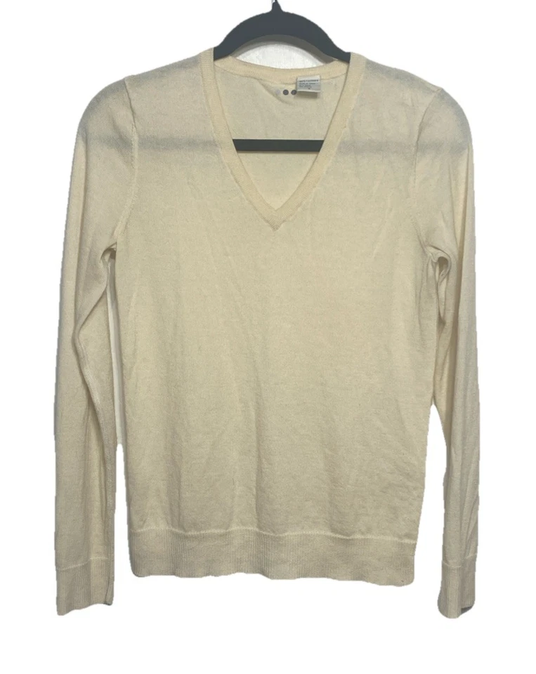 Suéter Three Dots Ligero 100% Cachemira Cuello en V Crema Talla Pequeña Foto 2 de 4