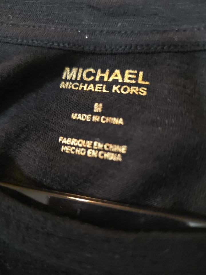 Camiseta Michael Kors preta estampa de óculos ajustada dourada gola redonda feminina tamanho M preta - Imagem 3 de 4