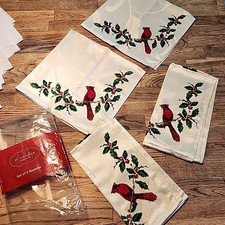 Set of 4 Cardinal Christmas Fabric Dinner Napkins St. Nicholas Square