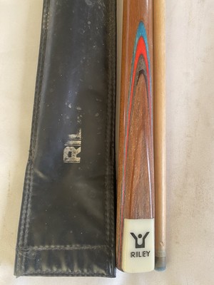 Riley Vintage zweiteiliges Poolqueue mit Koffer 56 1/2 Zoll lang.