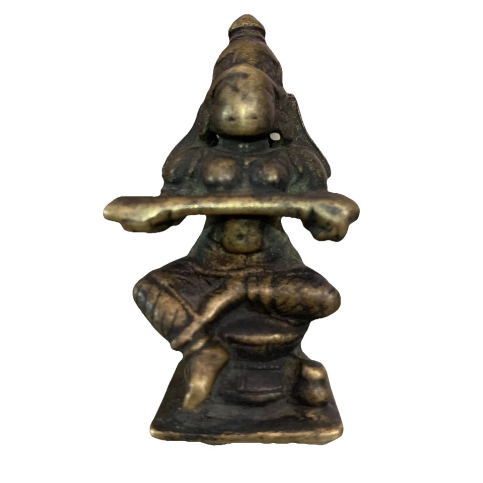 Estatua tribal de la diosa Annapurna antigua o antigua de latón macizo de principios del siglo XVIII. Foto 2 de 4