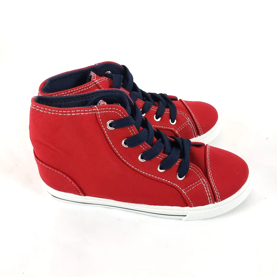 NOVO! Tênis de lona vermelha TAMANHO 11 cano alto sapatos jovens crianças renda marinha unissex AVON - Imagem 2 de 4