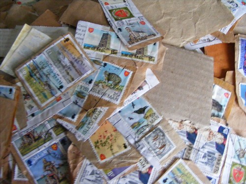 615g Isle Of Man Stamps On Paper Kiloware Would Appear to Be 1970's Onwards - Picture 6 of 14