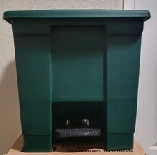 RUBBERMAID Step On Recycle Trash Can Rectangular 8 gal #6143 (Green)