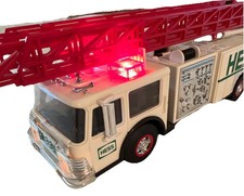 Hess 1989 Toy Fire Truck White/Red/Green w/ Red Ladder Lights & Siren