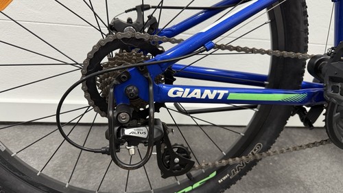 Giant XTC Jr 24 Bike (Like New) - Picture 7 of 7