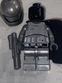 LEGO Star Wars Captain Phasma Minifigure (Rounded Mouth Pattern) sw0684 75103