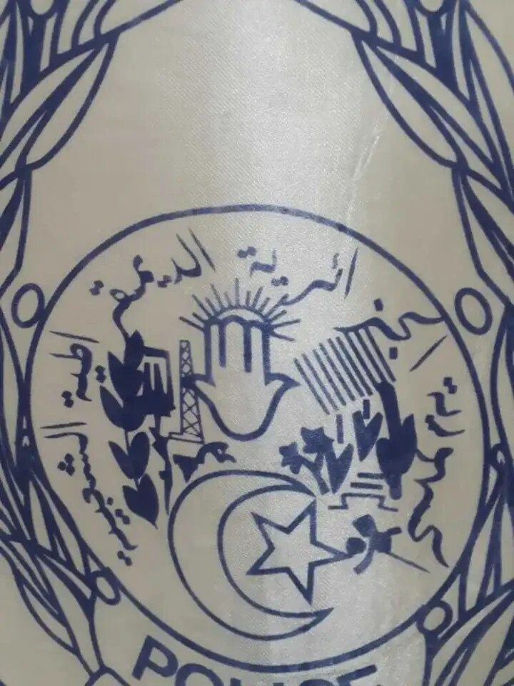Drapeau Armée Nationale Populaire Algérienne - Vintage, Rare, Avec Emblème (occasion)