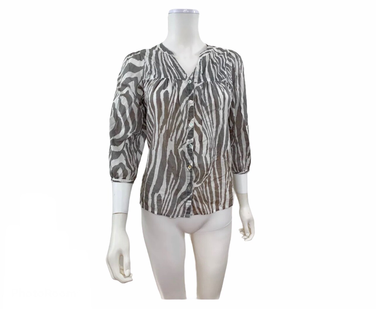 H&M Women’s Size 2 Button Down Gray White Zebra Print 3/4 Sleeve V Neck Blouse