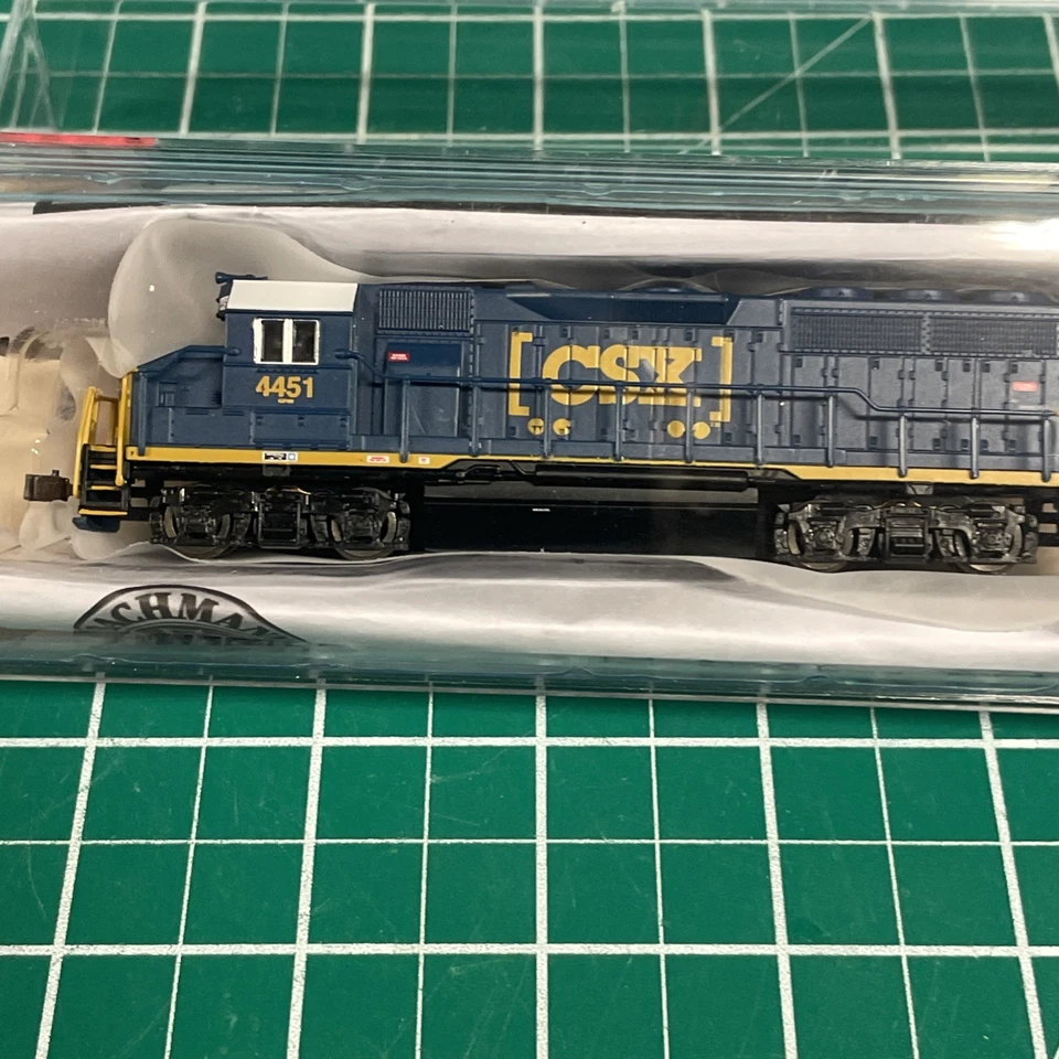 New! N-Scale Bach 63560 GP40 CSX $125.00 Make offer - Image 3 of 4
