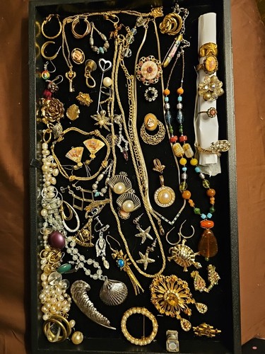 Vintage Costume Jewelry For Repair & Crafts. Some Signed #86