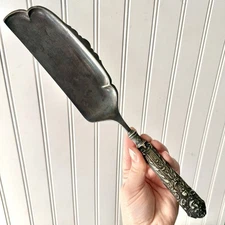 REED & BARTON Silverplate "RENAISSANCE" Large "Crumber"  or Crumb Knife RARE!