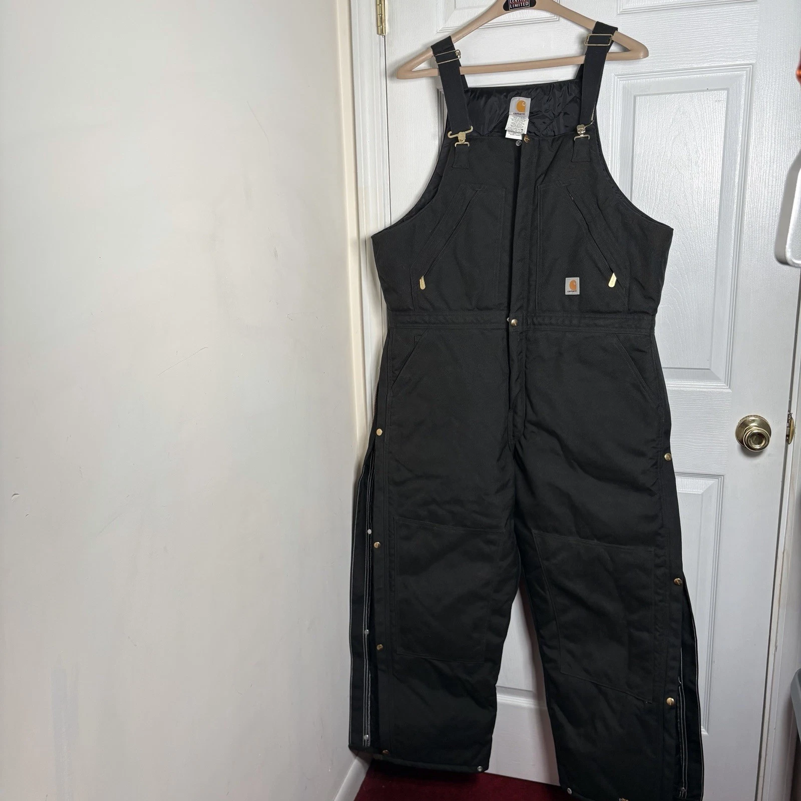 Carhartt R33 Insulated Bib Overalls Black 42x30 XL Short Quilt Lined Workwear
Opens in a new window