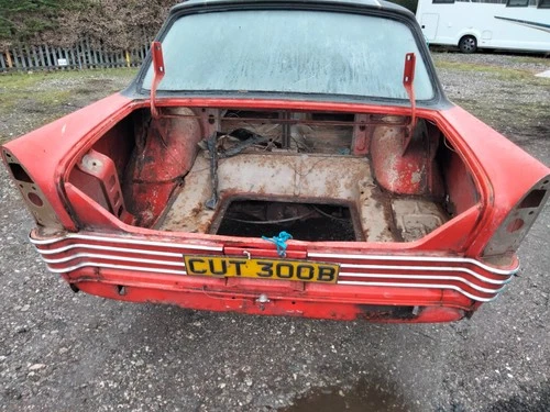 FORD ZODIAC MK3 SHELL WITH V5C, SPARES, CUTS, RESTO, BANGER RACER - Picture 4 of 17