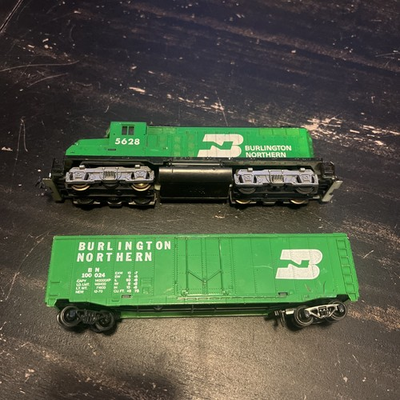 #ad Vintage Tyco HO Scale Burlington Northern 5628 Diesel Locomotive amp; Boxcar $24.99
