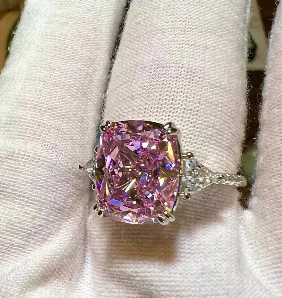 Anillo de compromiso de zafiro rosa moissanita corte cojín de 4 quilates enchapado en oro blanco de 14 quilates Foto 2 de 4