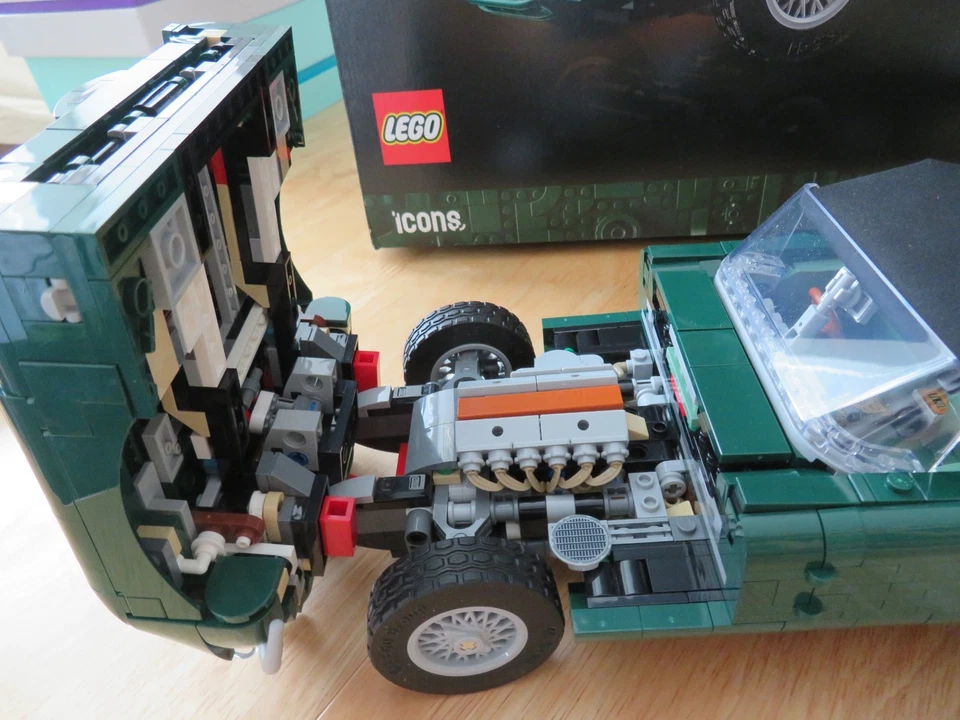 LEGO Icons 11381 Jaguar E-type, photo 2 of 5