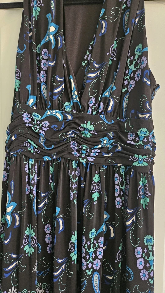 Vestido Evan Picone Halter Negro Multicolor Floral Midi Elastizado Cruzado Cuello en V Foto 3 de 3